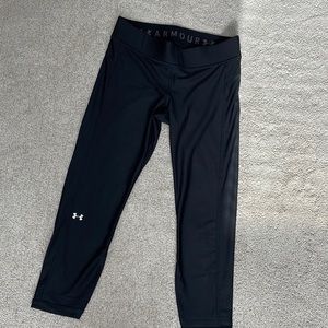 Under armor heat gear black capris size large